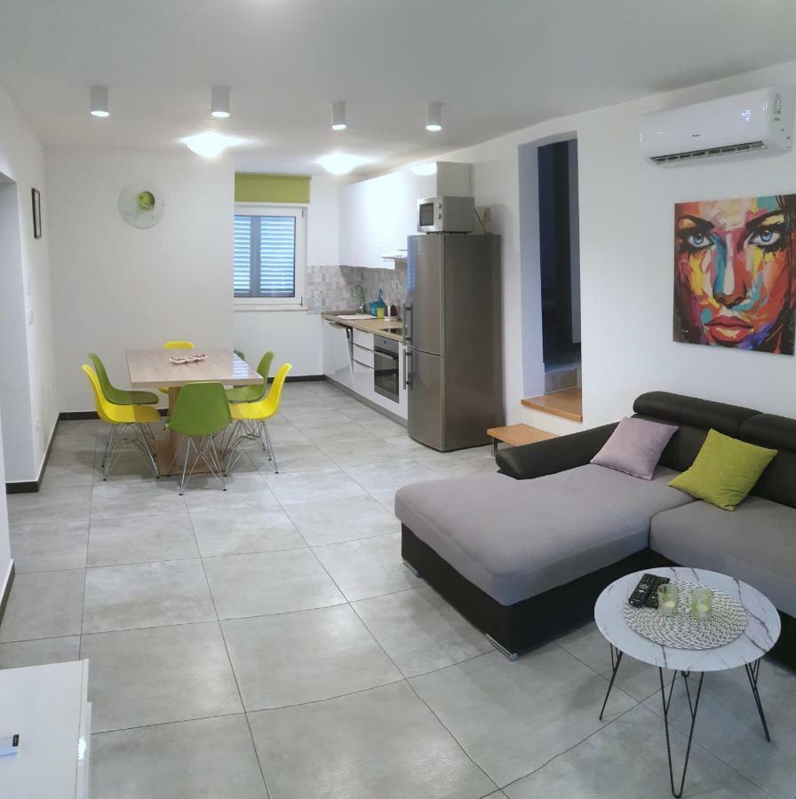 Villa Freya - Vacation House Slatine Εξωτερικό φωτογραφία